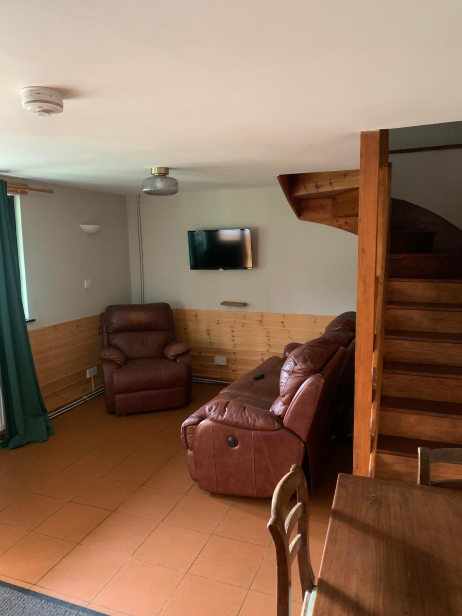 L And A Lodges Port Talbot Luaran gambar