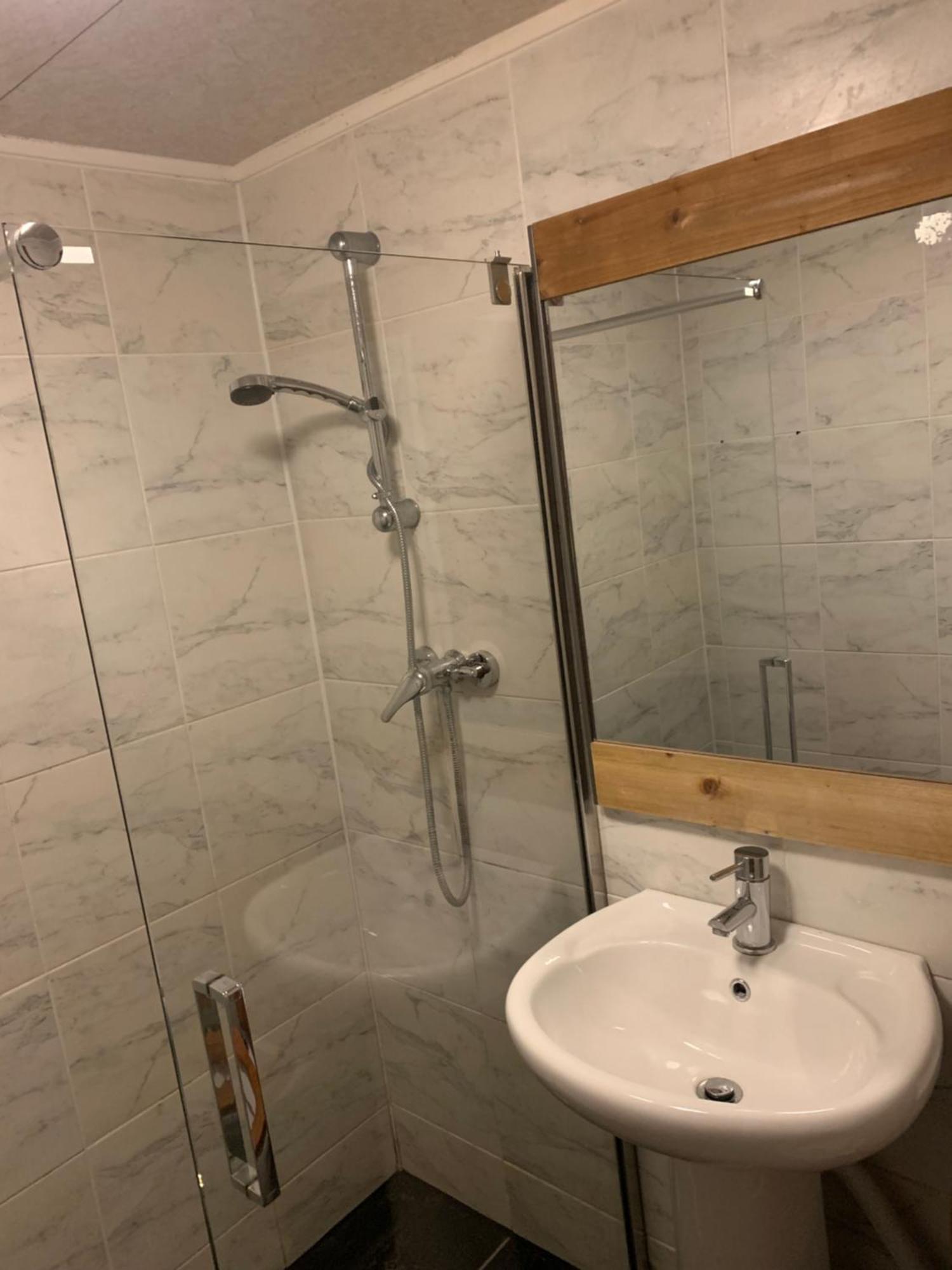 L And A Lodges Port Talbot Luaran gambar